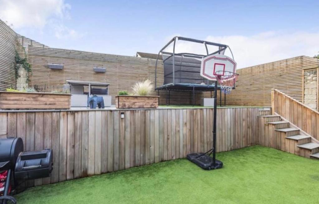 Modern 3 Bed - Sleeps 6 With Hot Tub Holiday home Bath