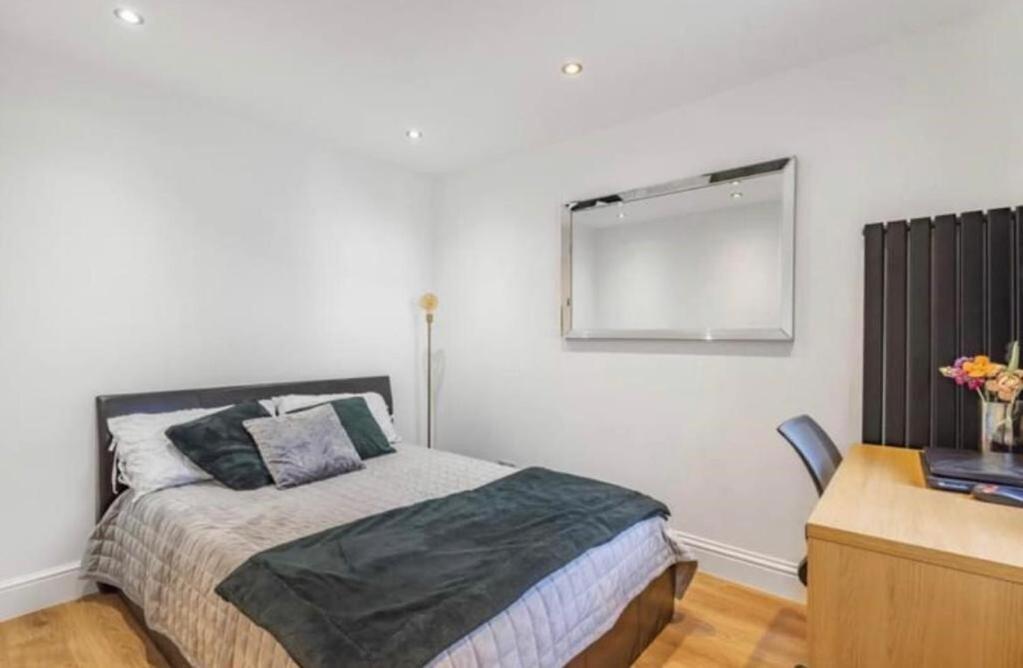Modern 3 Bed - Sleeps 6 With Hot Tub *