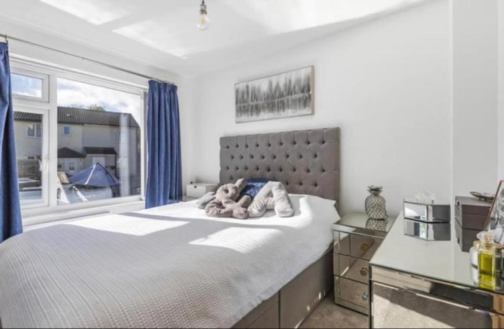 Holiday home Modern 3 Bed - Sleeps 6 With Hot Tub