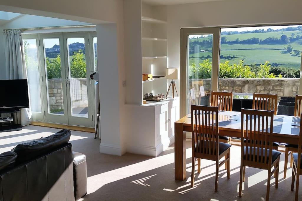 The Gables - Spacious House, Picturesque Views & Free Parking Holiday home *