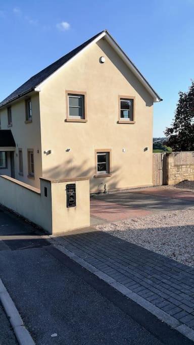The Gables - Spacious House, Picturesque Views & Free Parking Holiday home