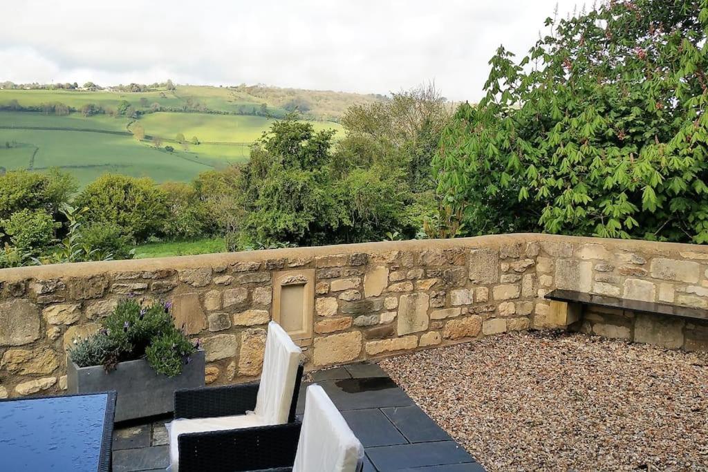 Holiday home The Gables - Spacious House, Picturesque Views & Free Parking Bath