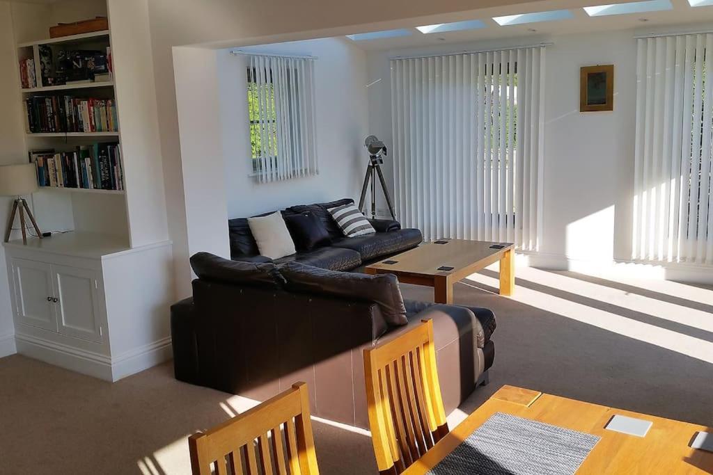 Holiday home The Gables - Spacious House, Picturesque Views & Free Parking Bath