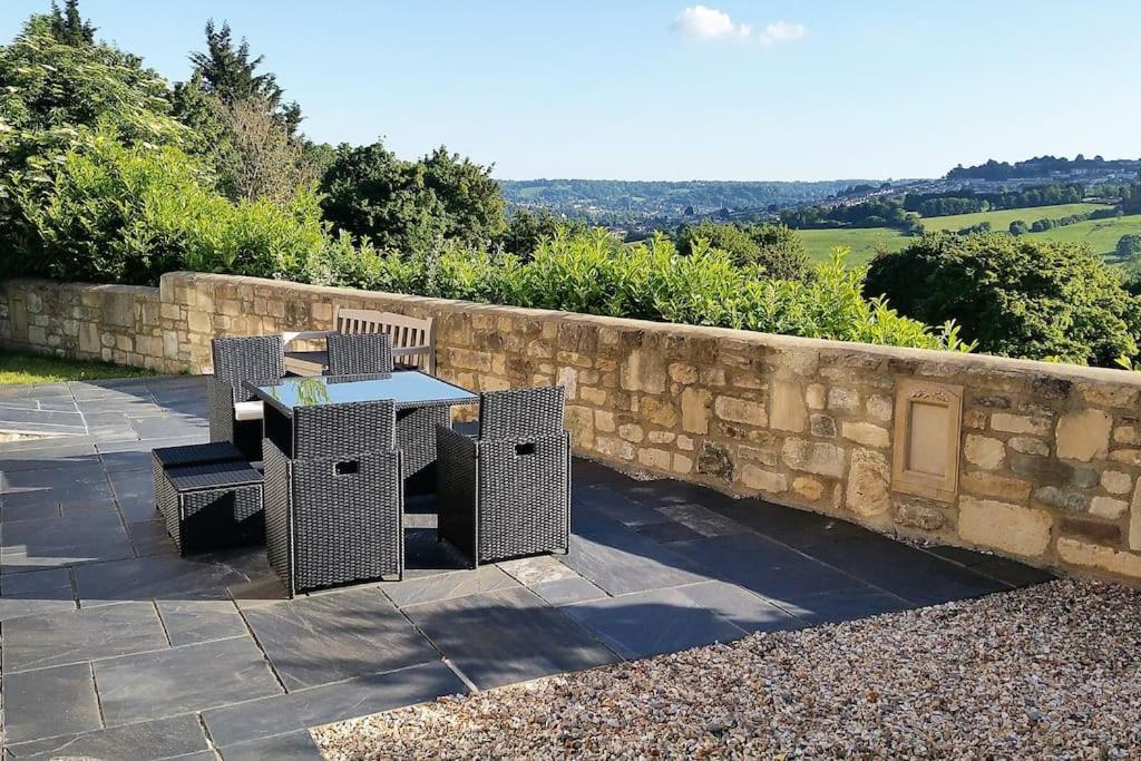 The Gables - Spacious House, Picturesque Views & Free Parking Bath