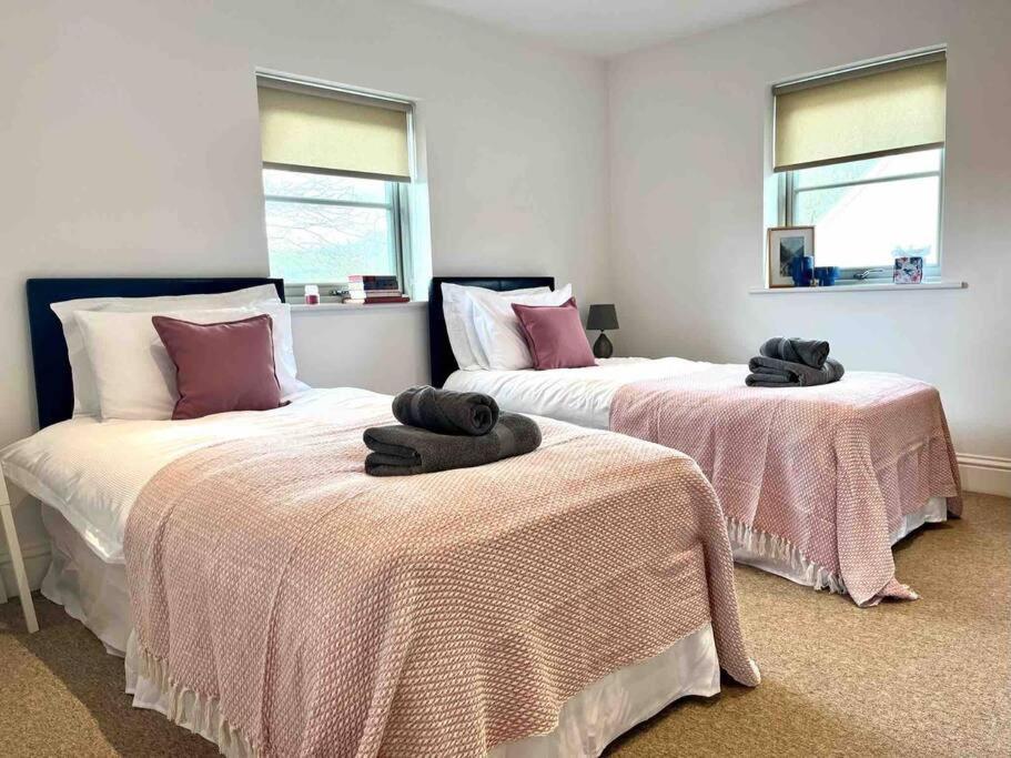 Holiday home The Gables - Spacious House, Picturesque Views & Free Parking