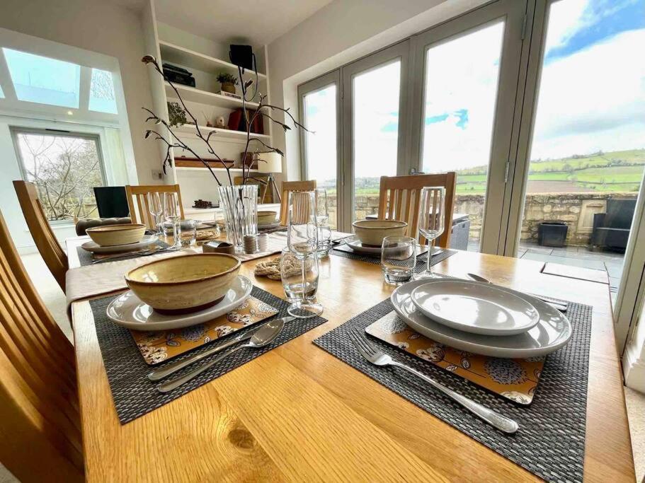 Holiday home The Gables - Spacious House, Picturesque Views & Free Parking Bath