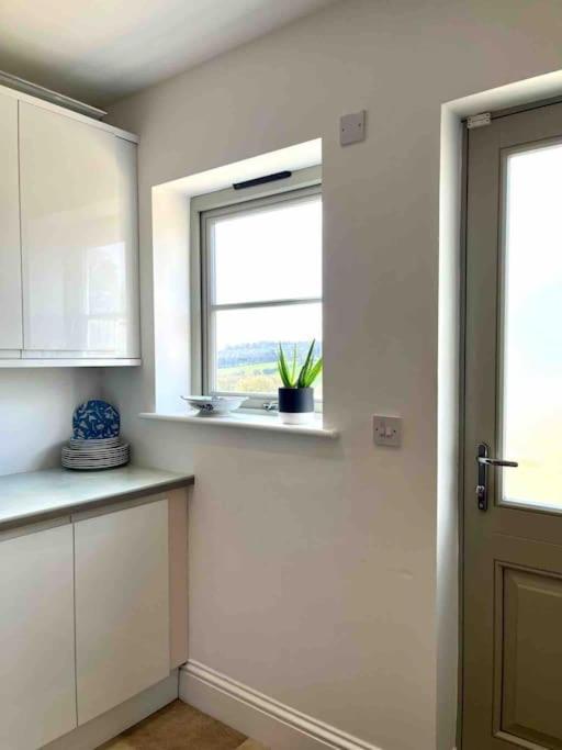 Holiday home The Gables - Spacious House, Picturesque Views & Free Parking *