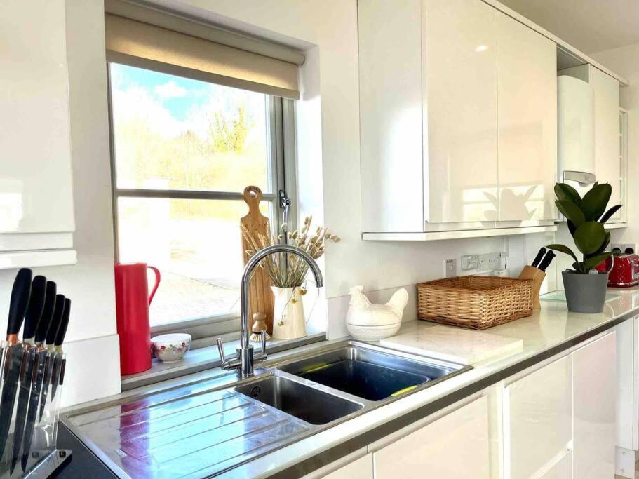 The Gables - Spacious House, Picturesque Views & Free Parking * Bath