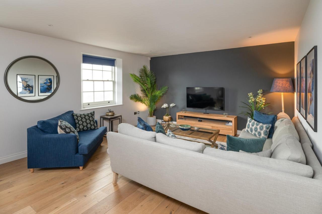 Apartment Penthouse With Amazing Views And Lift Access Bath