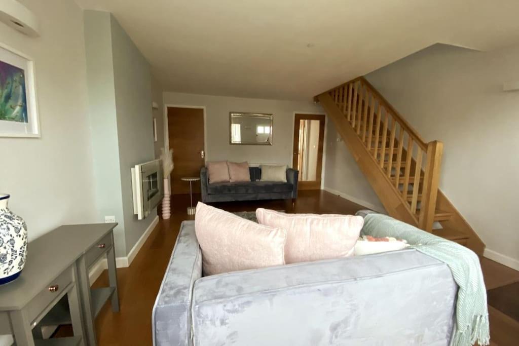 3bed House With Parking Short Walk To Centre