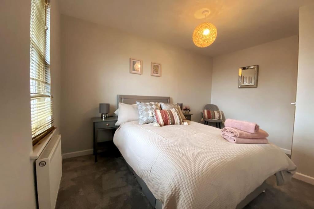 3bed House With Parking Short Walk To Centre