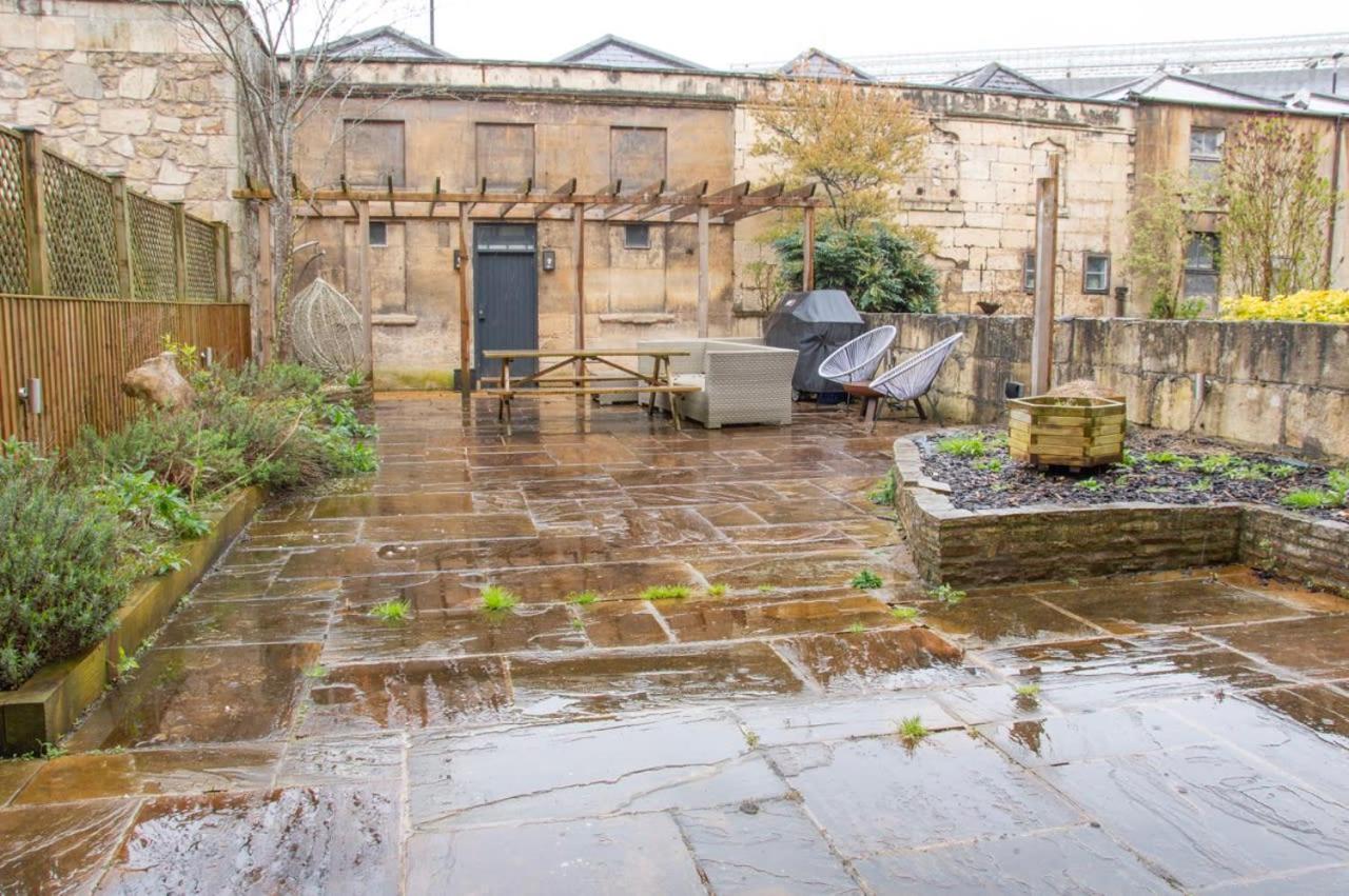 Apartment Incredible 3 Bed Basement Flat With Garden *