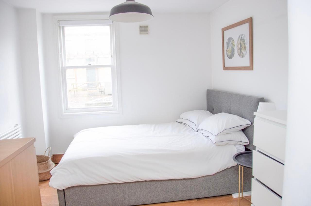 Incredible 3 Bed Basement Flat With Garden Bath