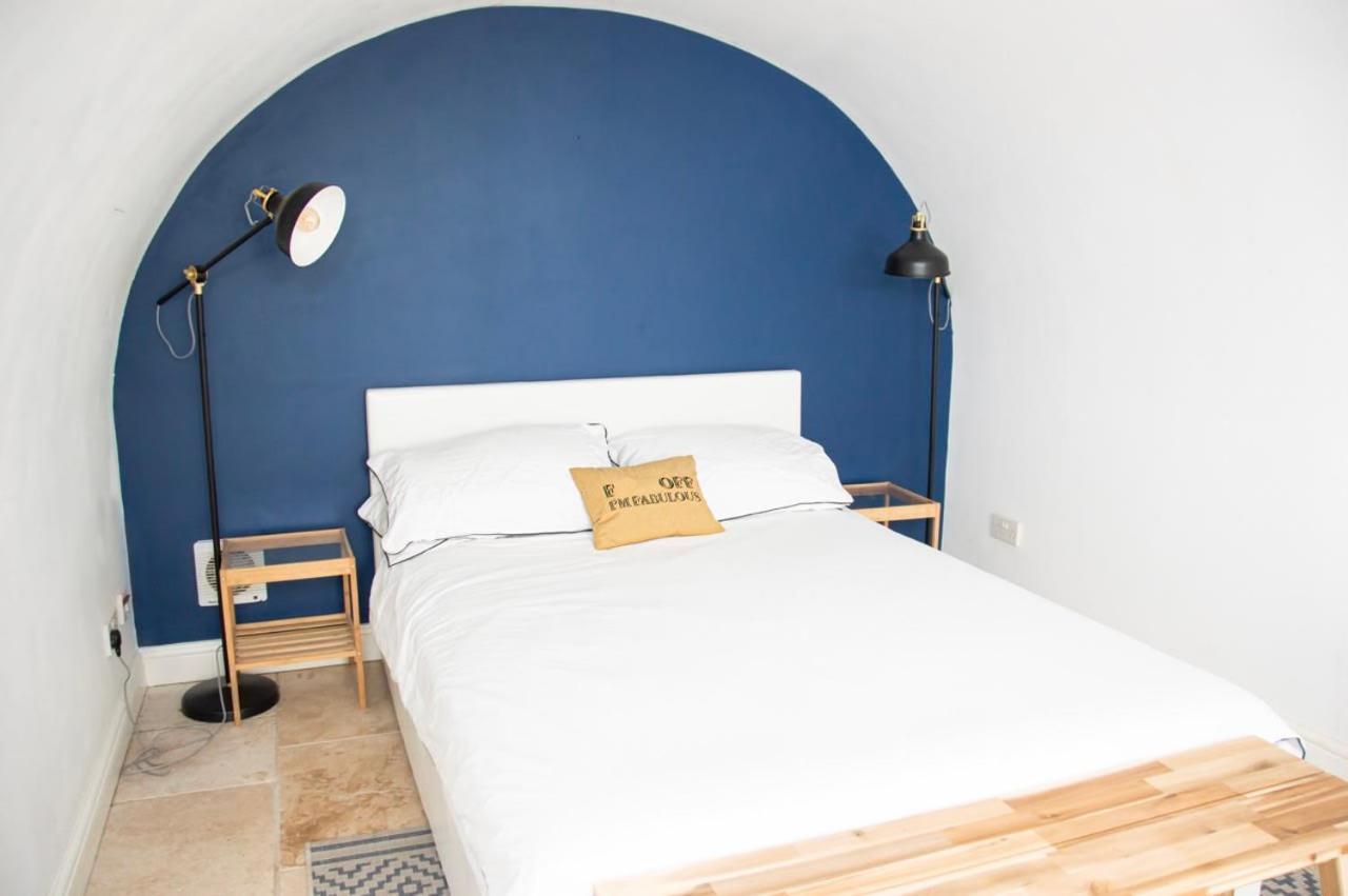 Apartment Incredible 3 Bed Basement Flat With Garden