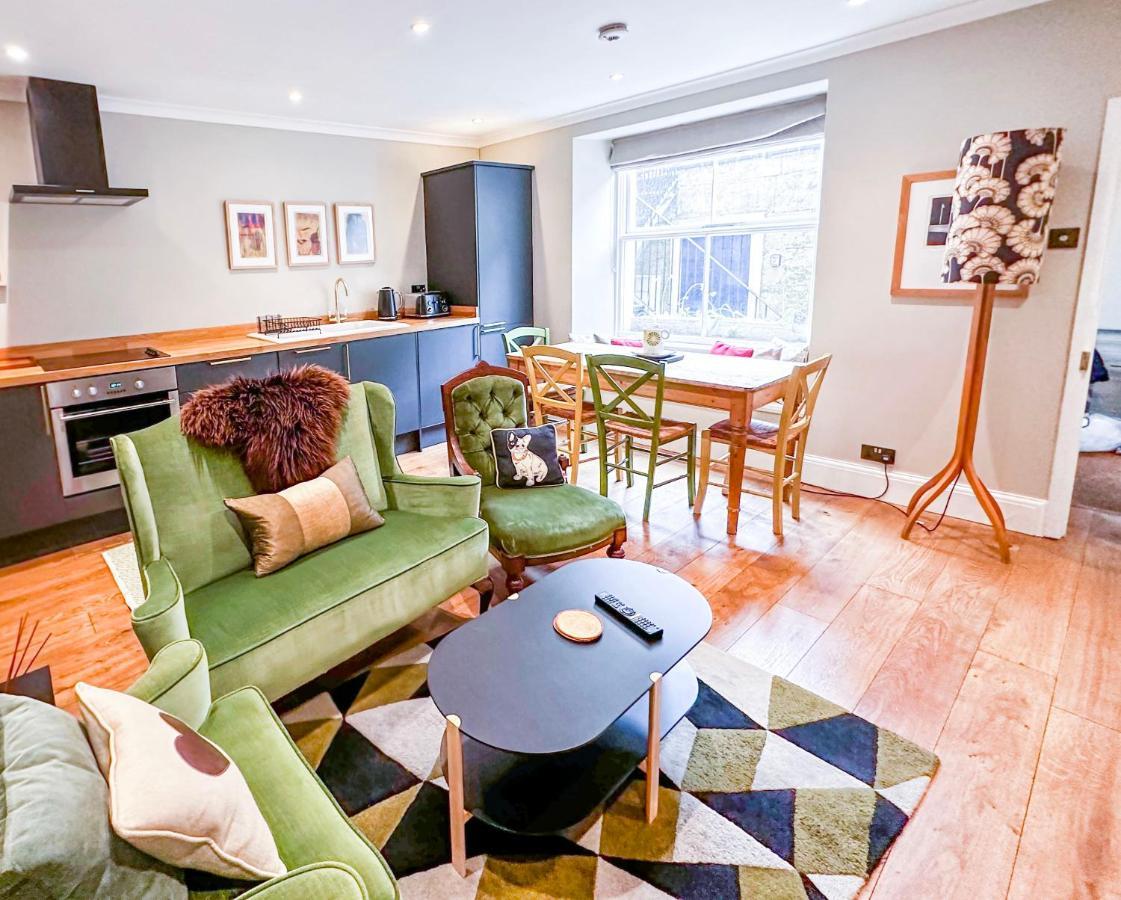 Unique 2 Bed In The Heart Of With Parking Apartment *