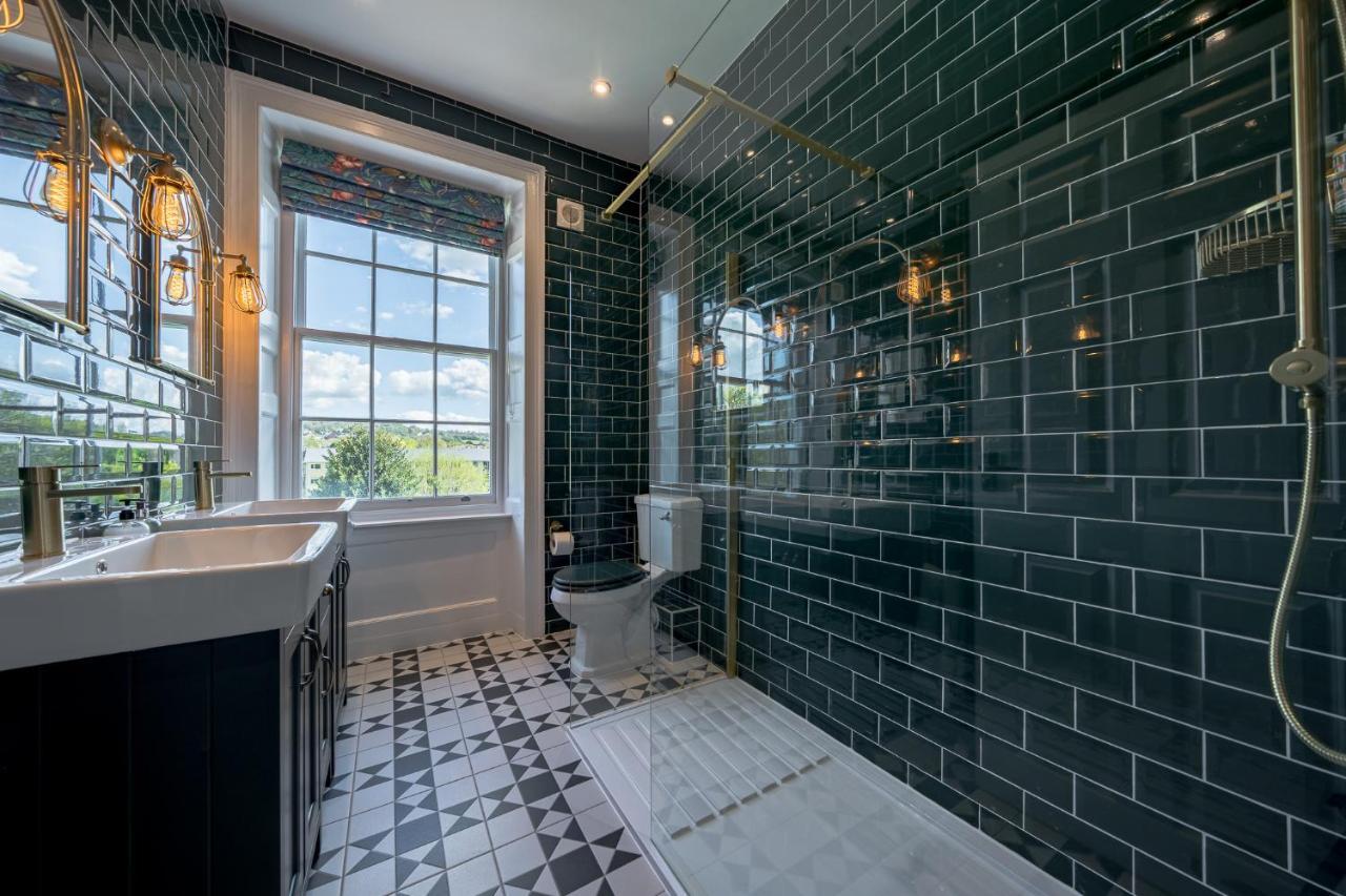 Luxurious Grand 6 Bedroom In - Perfect For Groups & Sleeps 12! Holiday home