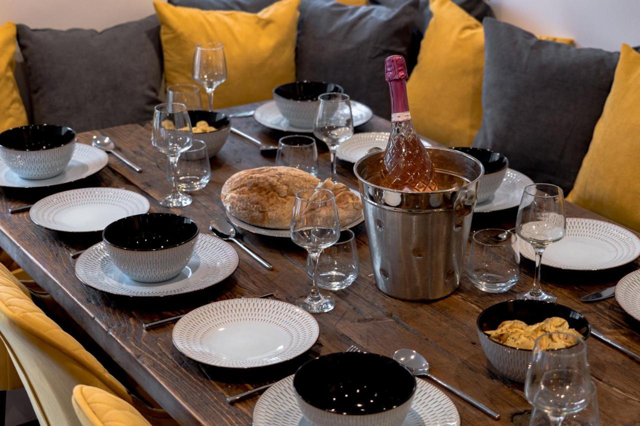 Luxurious Grand 6 Bedroom In - Perfect For Groups & Sleeps 12! *