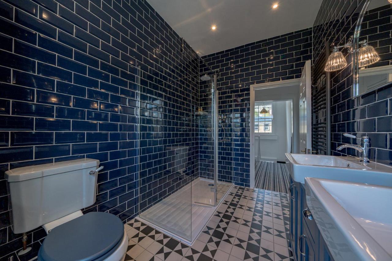 Luxurious Grand 6 Bedroom In - Perfect For Groups & Sleeps 12! Holiday home