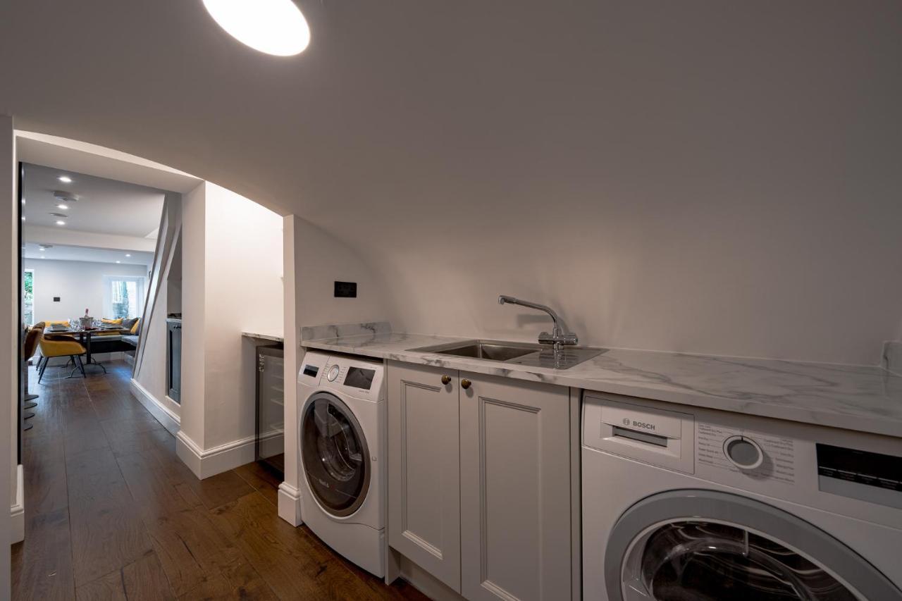 Luxurious Grand 6 Bedroom In - Perfect For Groups & Sleeps 12! Bath