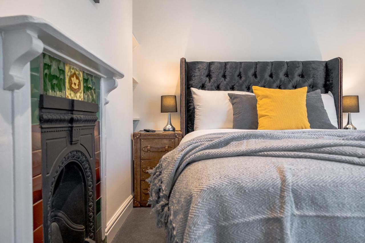 Holiday home Luxurious Grand 6 Bedroom In - Perfect For Groups & Sleeps 12!