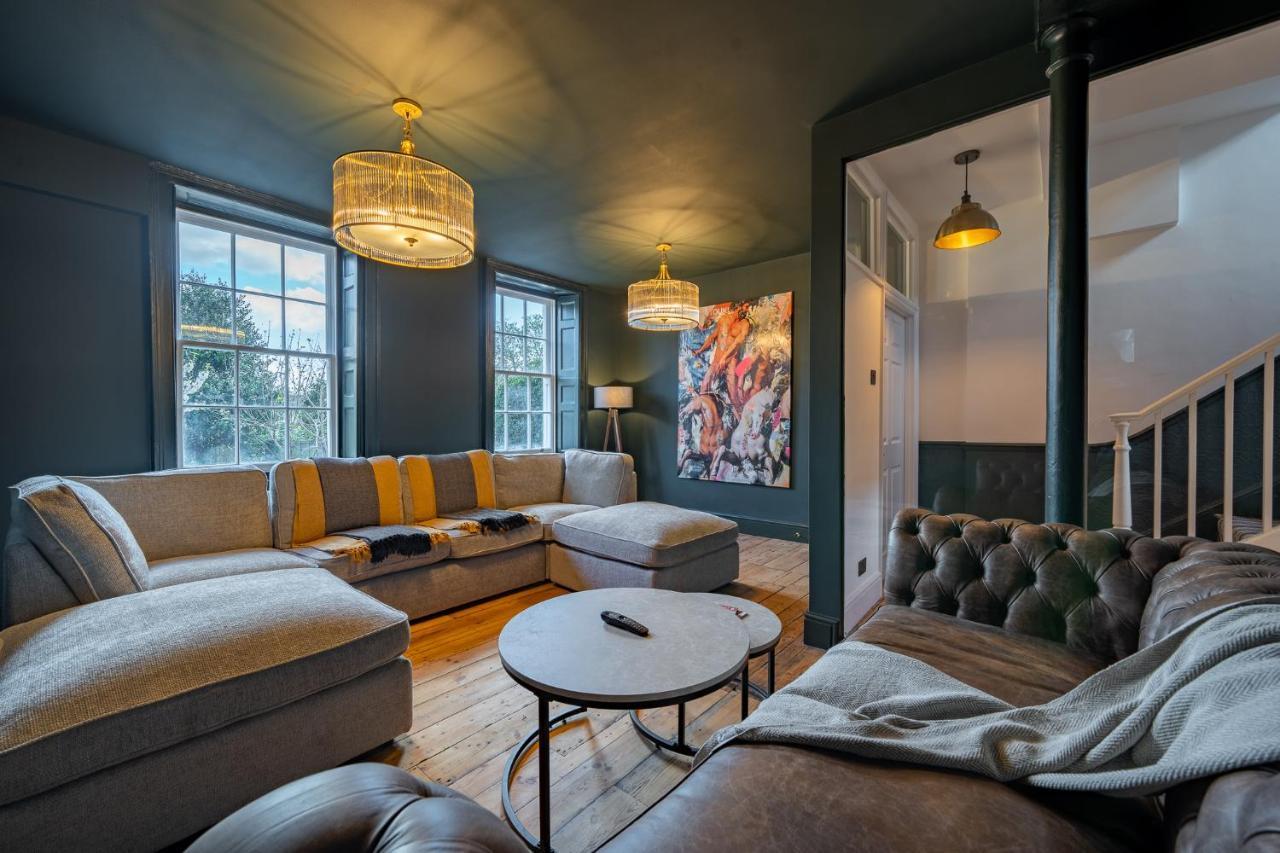 Holiday home Luxurious Grand 6 Bedroom In - Perfect For Groups & Sleeps 12! Bath