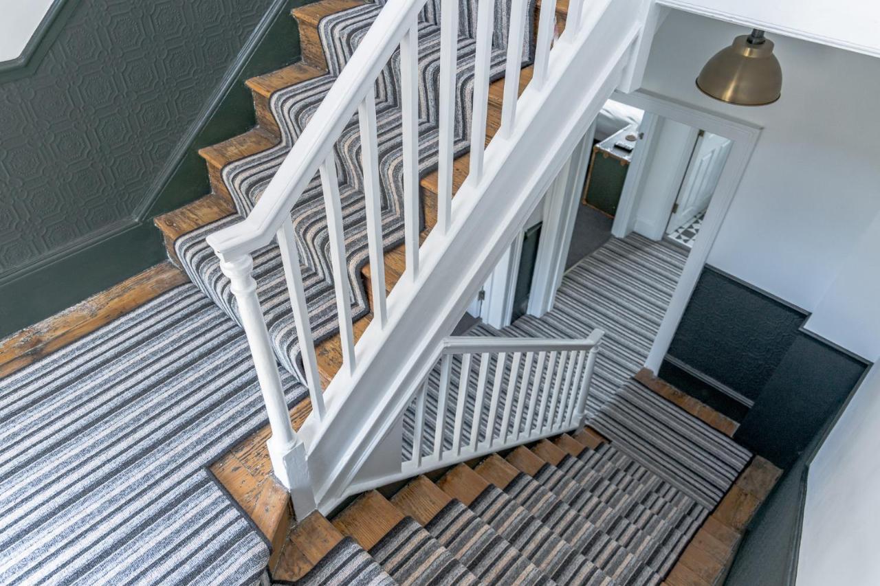 Luxurious Grand 6 Bedroom In - Perfect For Groups & Sleeps 12! Holiday home Bath