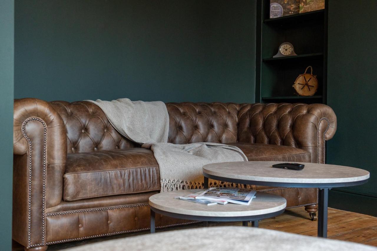 Holiday home Luxurious Grand 6 Bedroom In - Perfect For Groups & Sleeps 12! Bath
