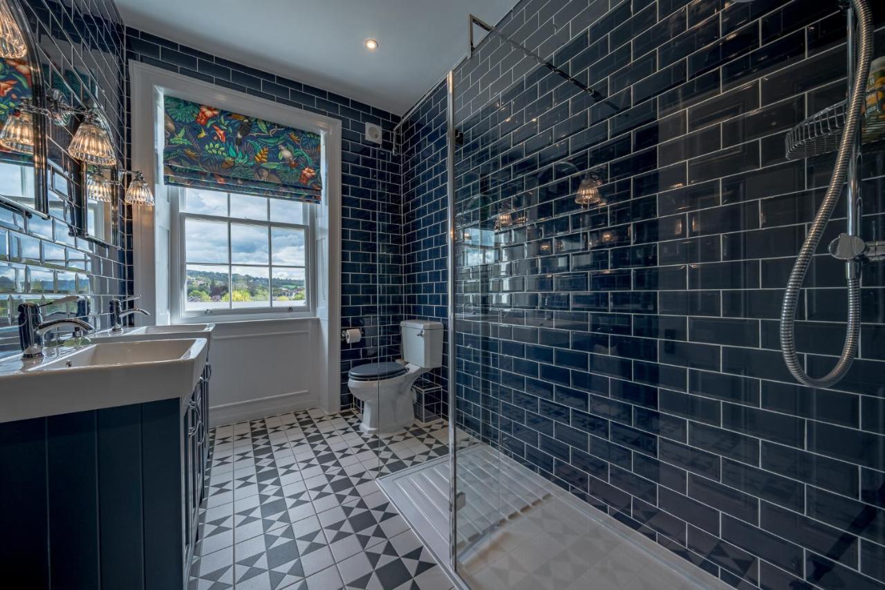 Luxurious Grand 6 Bedroom In - Perfect For Groups & Sleeps 12! Holiday home Bath