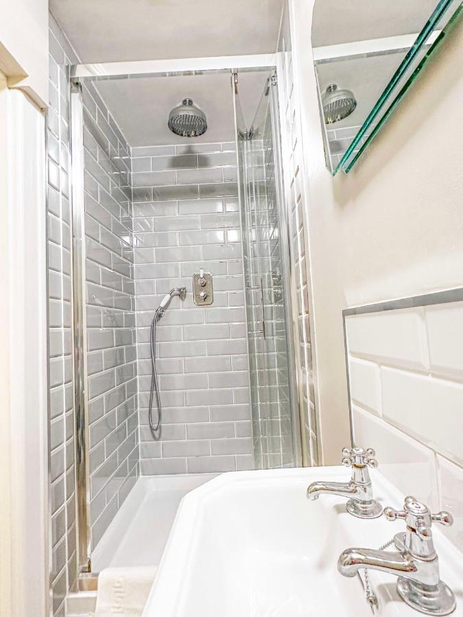 Unique 2 Bed In The Heart Of With Parking Apartment