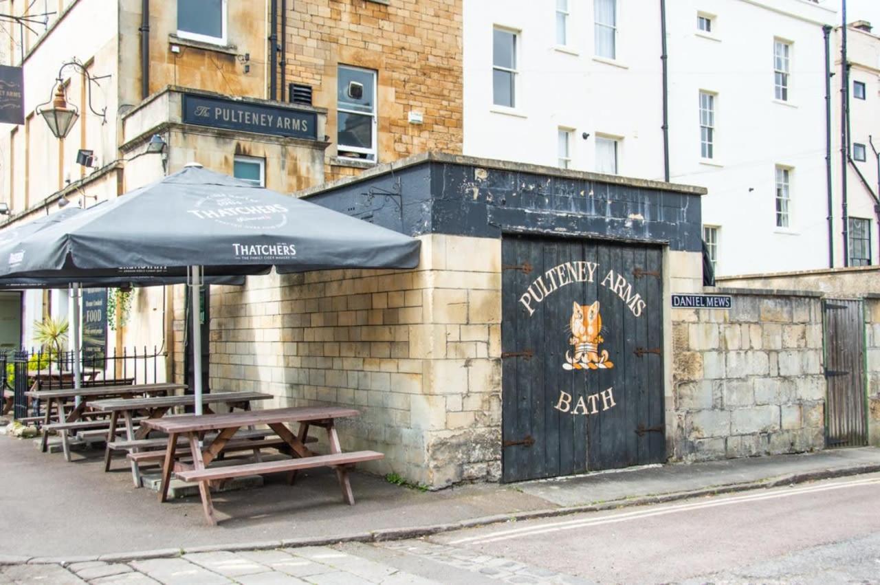 Unique 2 Bed In The Heart Of With Parking Apartment *