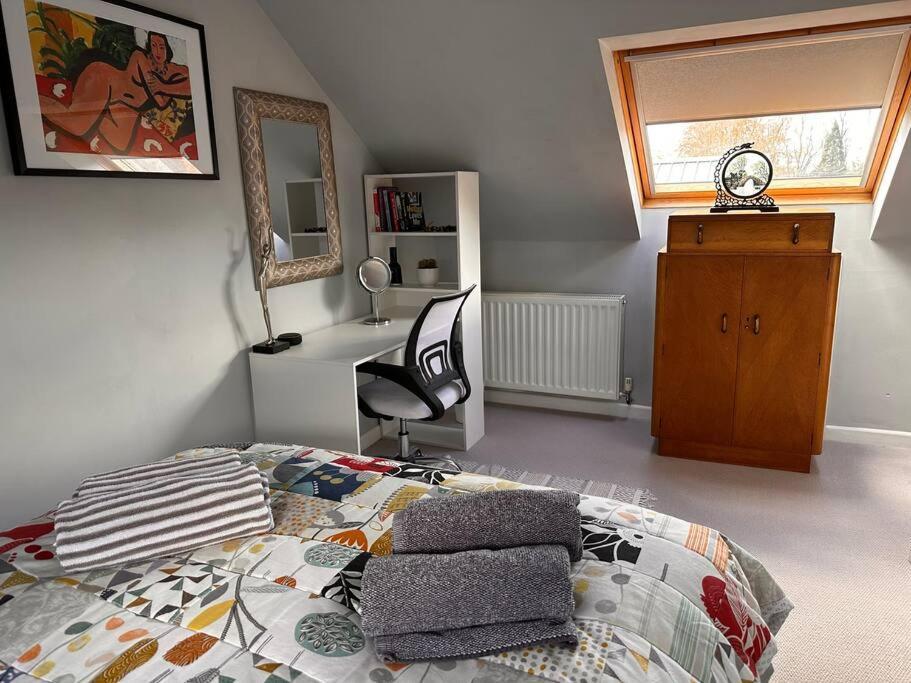 Cosy 19th Century Two Bedroomed With Continental Breakfast * Bath