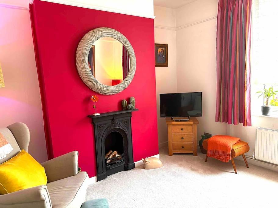 Cosy 19th Century Two Bedroomed With Continental Breakfast