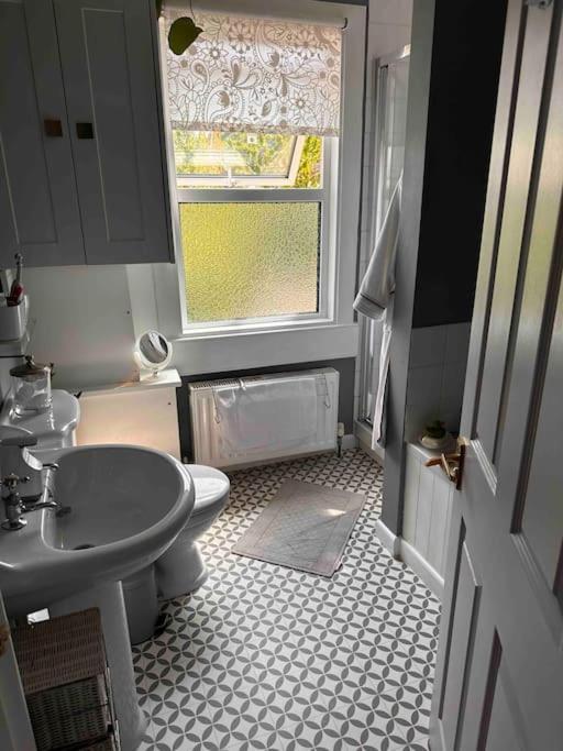 Cosy 19th Century Two Bedroomed With Continental Breakfast * Bath