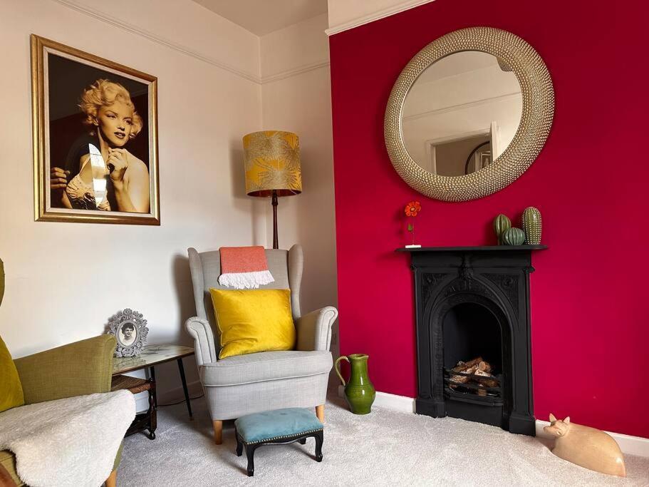 Cosy 19th Century Two Bedroomed With Continental Breakfast