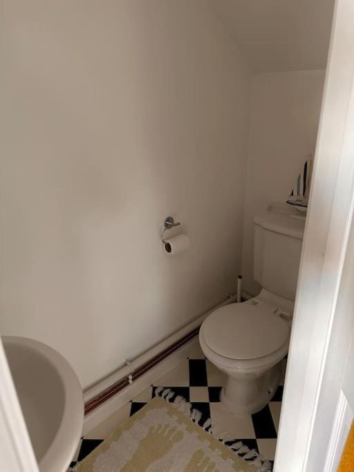 Cosy 19th Century Two Bedroomed With Continental Breakfast Bath