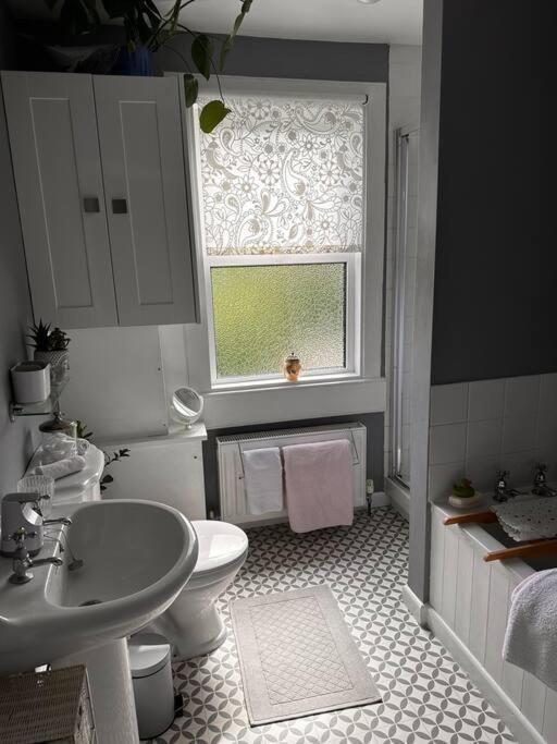 Holiday home Cosy 19th Century Two Bedroomed With Continental Breakfast Bath