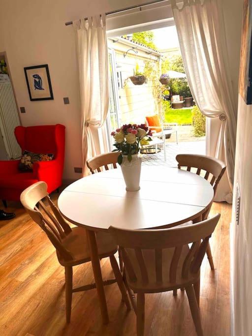 Cosy 19th Century Two Bedroomed With Continental Breakfast *