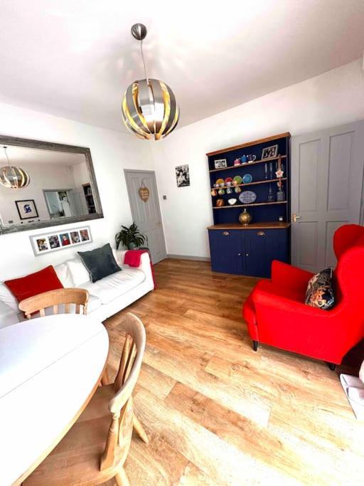 Cosy 19th Century Two Bedroomed With Continental Breakfast Bath