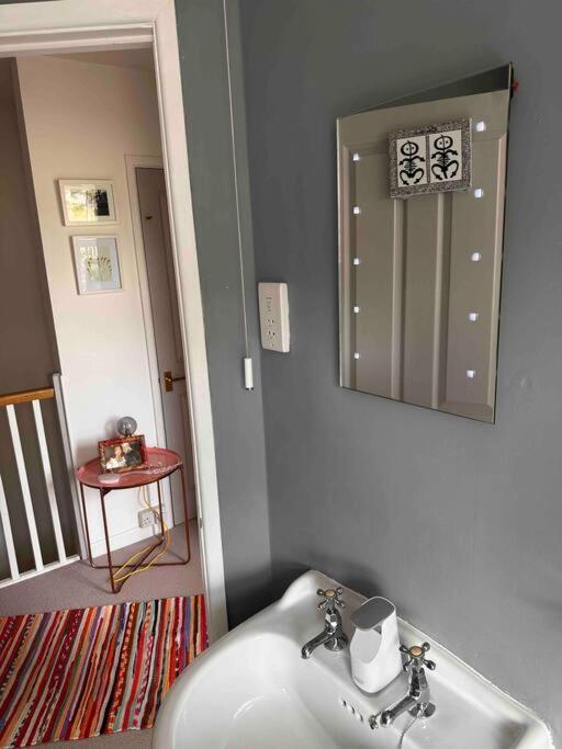 Cosy 19th Century Two Bedroomed With Continental Breakfast Holiday home *