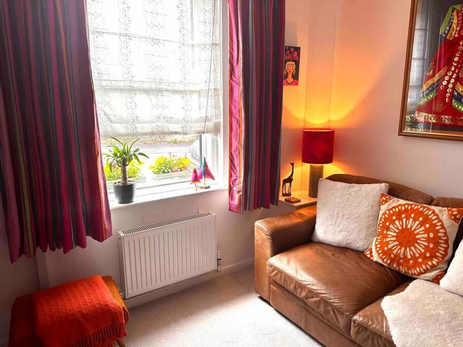 Cosy 19th Century Two Bedroomed With Continental Breakfast Holiday home Bath