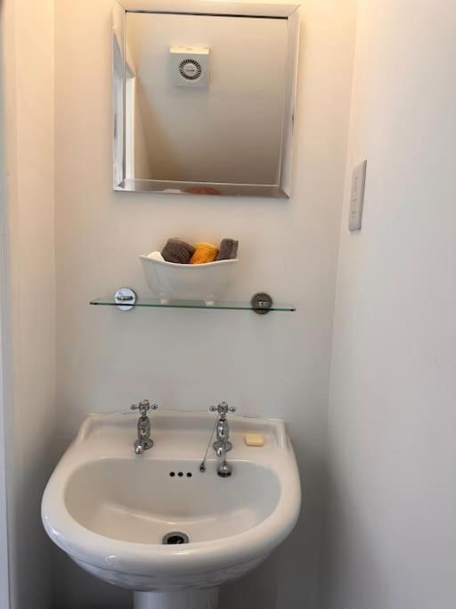 Cosy 19th Century Two Bedroomed With Continental Breakfast Holiday home Bath