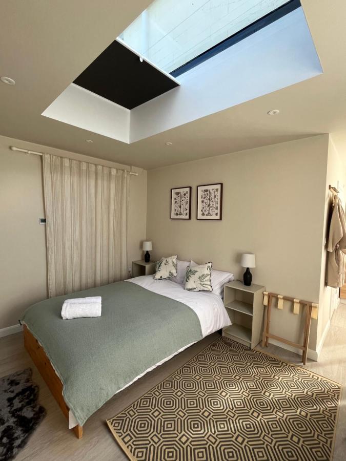 Apartment Cosy 1 Bedroom 10min Drive To Centre,free Parking Bath