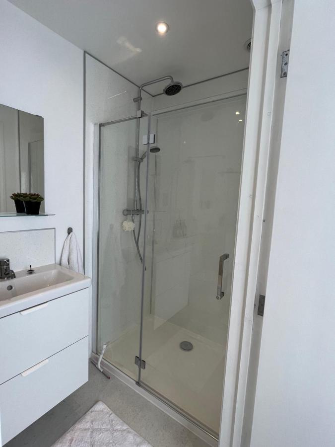 Cosy 1 Bedroom 10min Drive To Centre,free Parking Apartment *