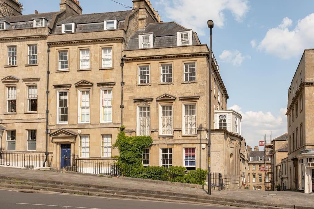 Spacious - 5 Minutes Walk To Abbey Bath