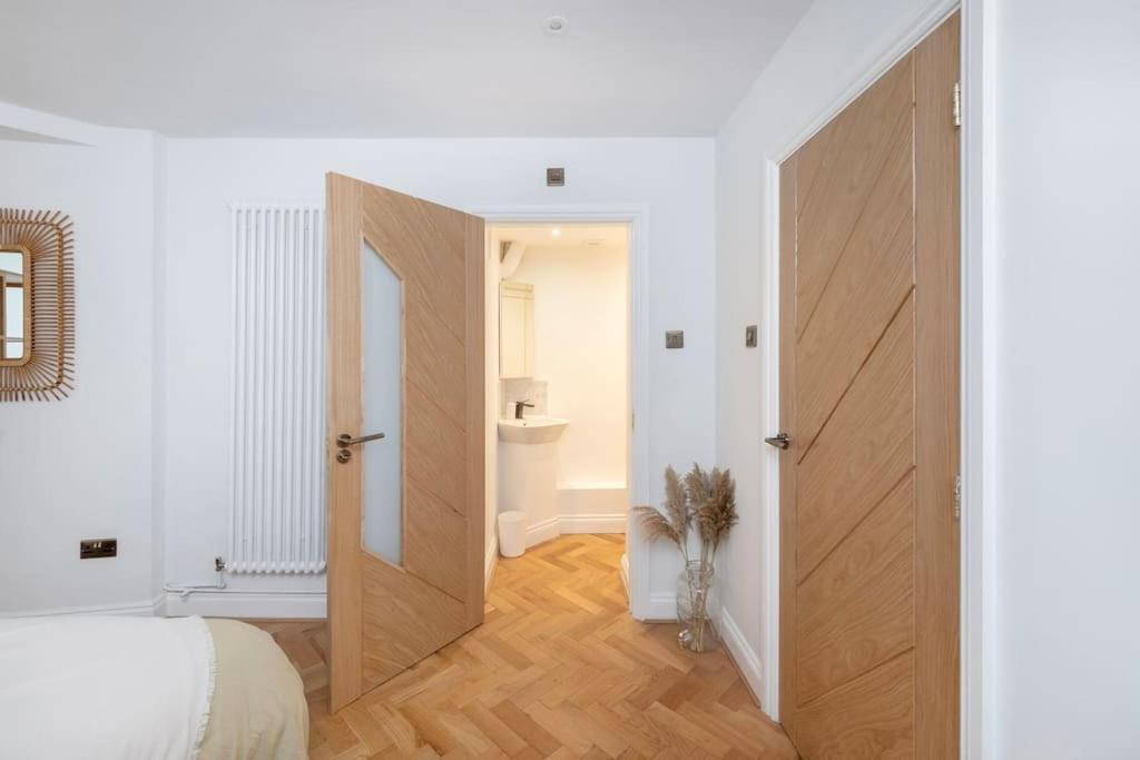 Apartment Spacious - 5 Minutes Walk To Abbey Bath