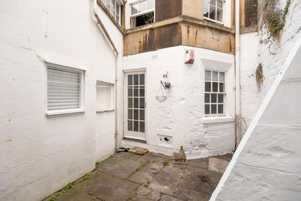 Spacious - 5 Minutes Walk To Abbey Apartment *