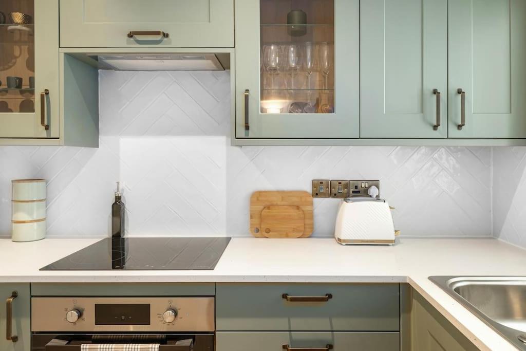 Spacious - 5 Minutes Walk To Abbey *