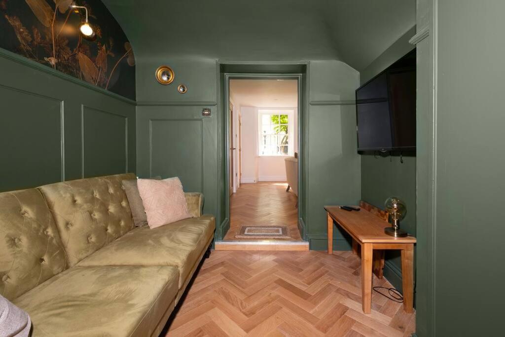 Spacious - 5 Minutes Walk To Abbey Apartment *