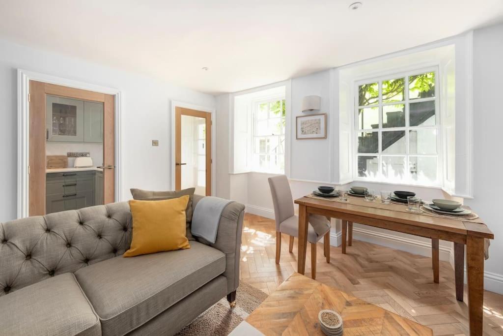 Spacious - 5 Minutes Walk To Abbey Apartment Bath