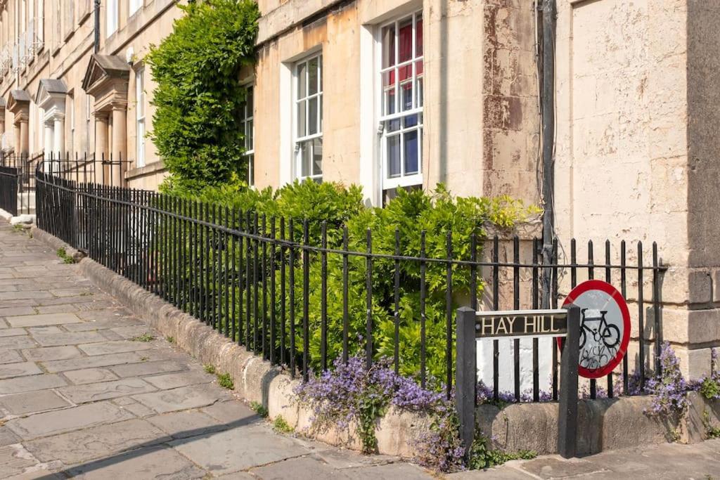 Spacious - 5 Minutes Walk To Abbey Apartment